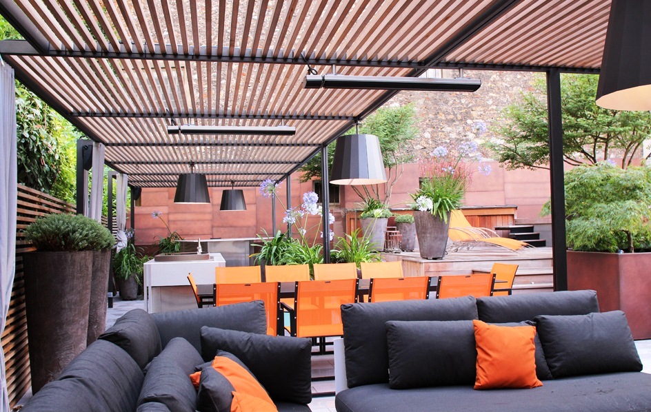 Fixation horizontal sous une pergola d'une terrasse d'un toit ...
