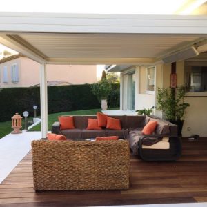 La réalisation et l'installation de cette pergola avec les chauffage infrarouge à été faite par la société VCR 13960 Sausset les Pins