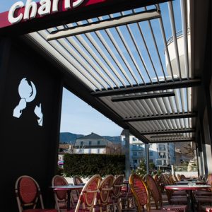 Charlys_pub_2_chauffage_infrarouge_design_sous_une_pergola_solembra